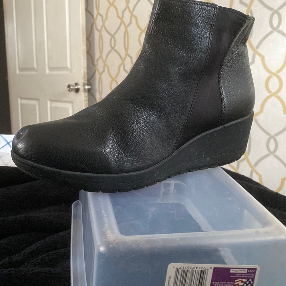 Black short boot